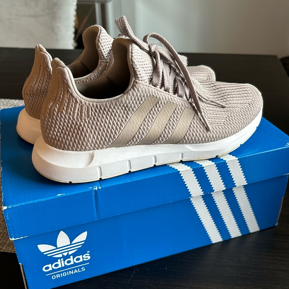 Adidas Swift Run Sneakers
